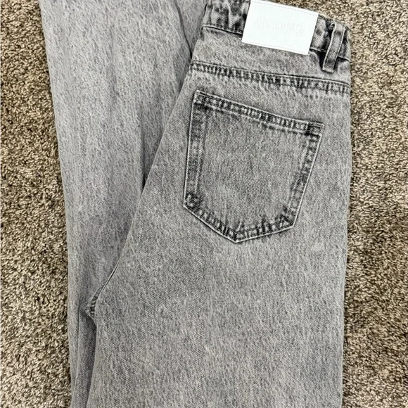 Missguided Grey Distressed Boyfriend Jeans - Picture 2 of 4